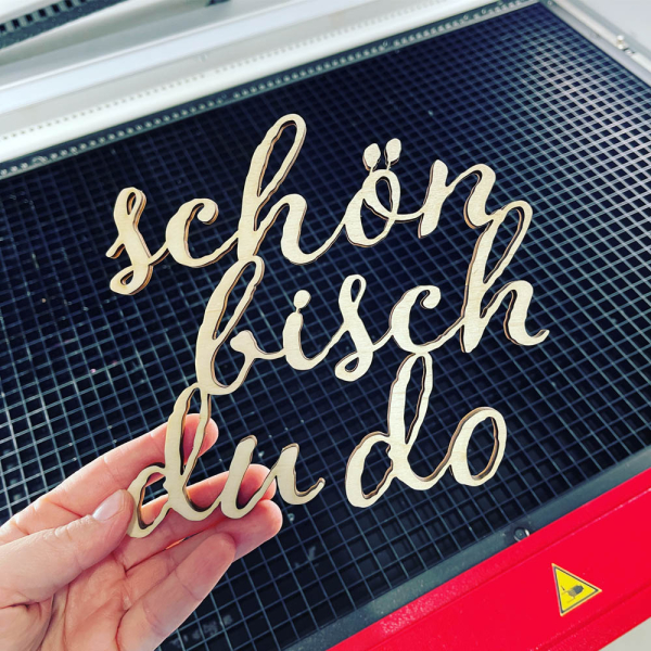 Sperrholz Schriftzug "schön bisch du do" - 16x18 cm